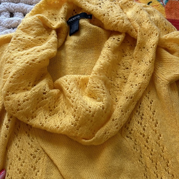 Beautiful Arden B Yellow Sweater - Picture 5 of 6